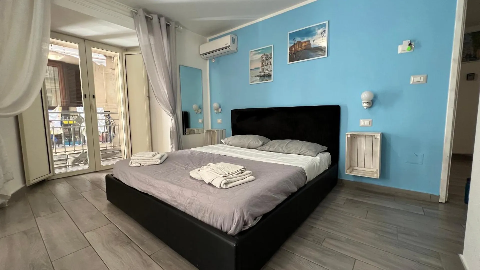 Napoli Vibes Rooms 4*, Naples Italy