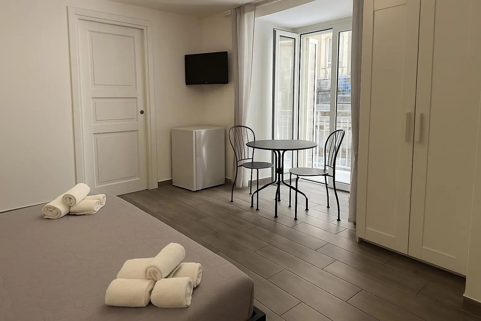 Napoli Vibes Rooms Naples