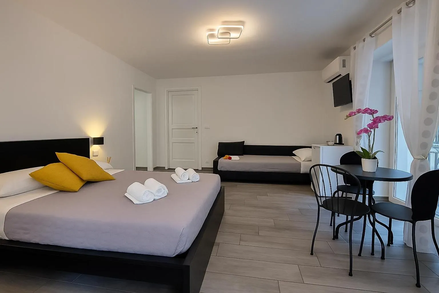 Napoli Vibes Rooms Italy